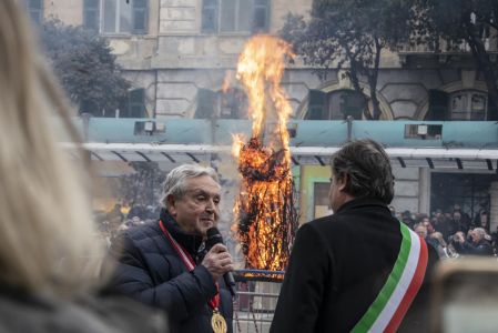 Confuoco a Savona, tradizione e mugugni: la fiamma diritta augura un anno favorevole