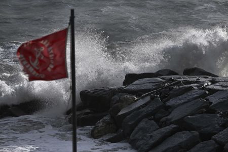 Vento forte, raffiche oltre i 100 km/h: Tursi emette l'avviso, ecco tutti i divieti