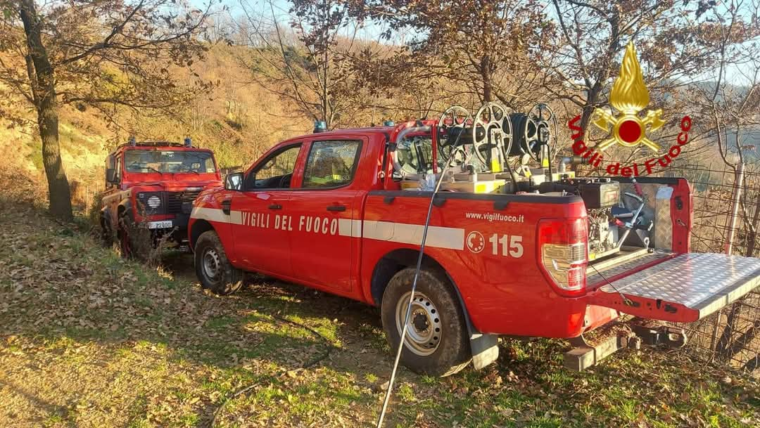 Incendio a Uscio, Vigili del Fuoco in azione con i volontari della Protezione Civile