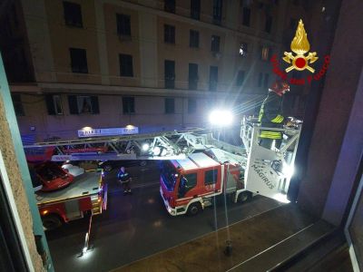 Incendio in via Reti, inquilina intossicata e danni ingenti all’abitazione