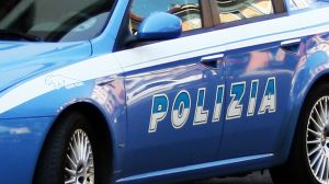 Bloccati cinque occupanti abusivi in un appartamento a Genova: uno trovato con un cellulare rubato