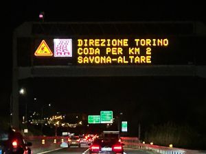 Code in autostrada, la protesta di Cristina Lodi: "Devono pagarci per usarle"