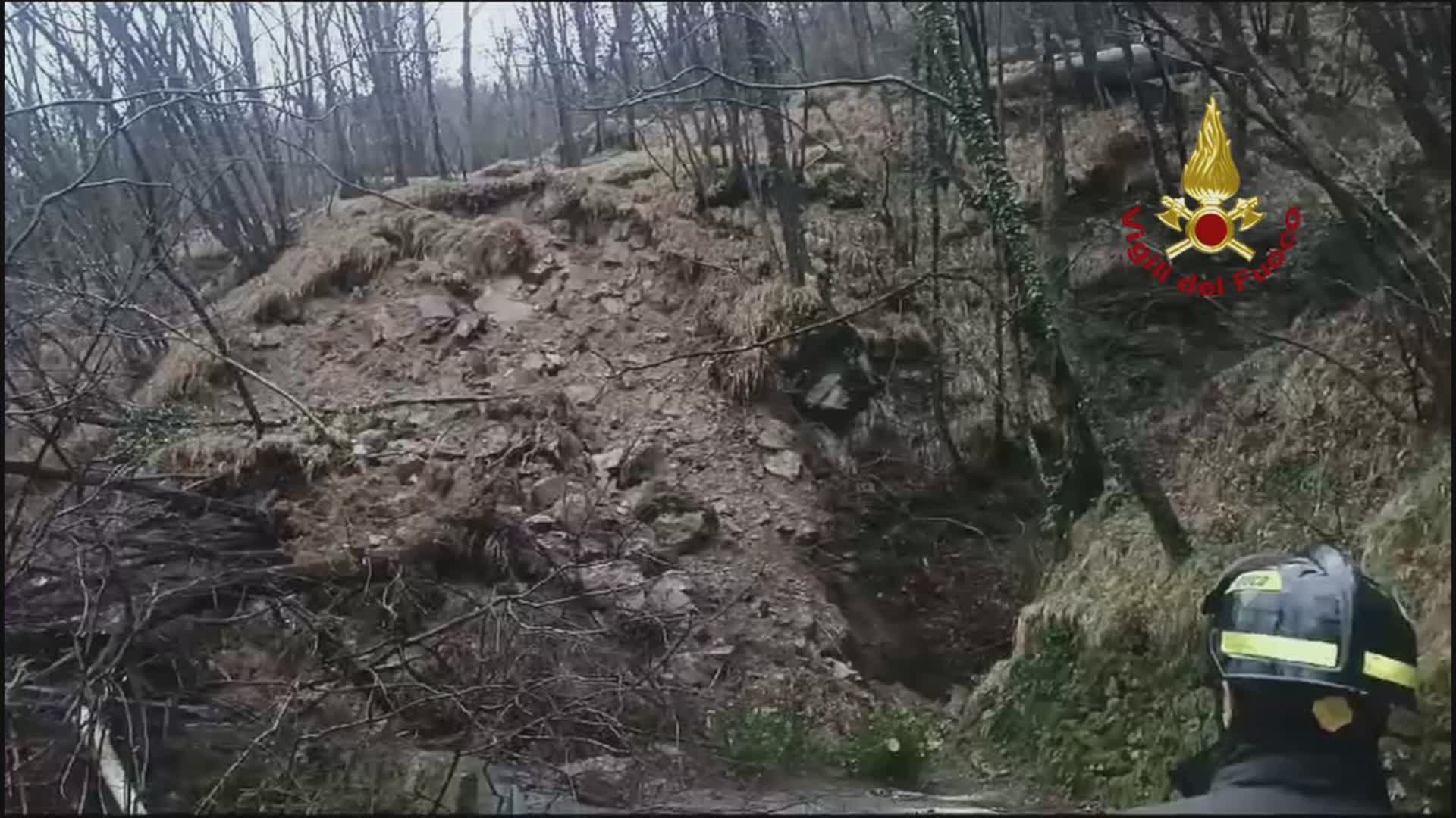 Genova: maltempo, frana isola 60 persone a Davagna (VIDEO)