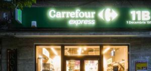 Violenta rapina al Carrefour Express di Genova, paura tra i clienti del centro storico