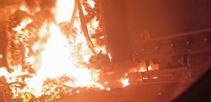 Incendio sulla A10, traffico in tilt per ore: autostrada riaperta questa mattina