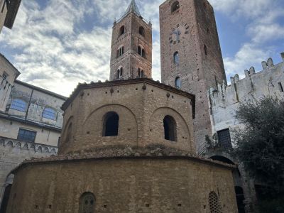 Mercoledì sera Benvenuti in Liguria tra Albenga e Toirano: grotte, vini, arte e curiosità