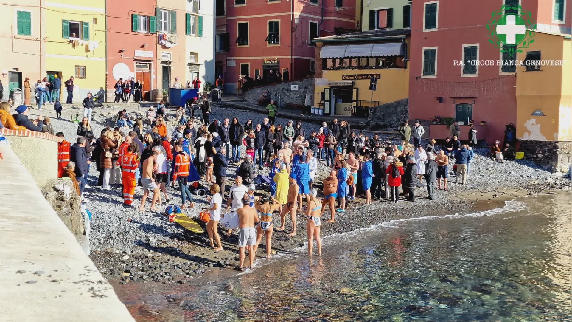 Genova, 40 temerari per il cimento a Boccadasse in favore della Croce Bianca