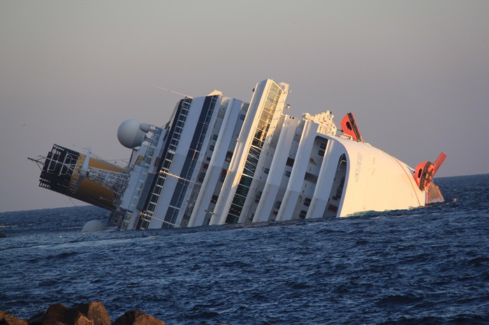 Tredici anni fa il disastro della Costa Concordia che spezzò la vita a 32 persone: una tragedia incancellabile