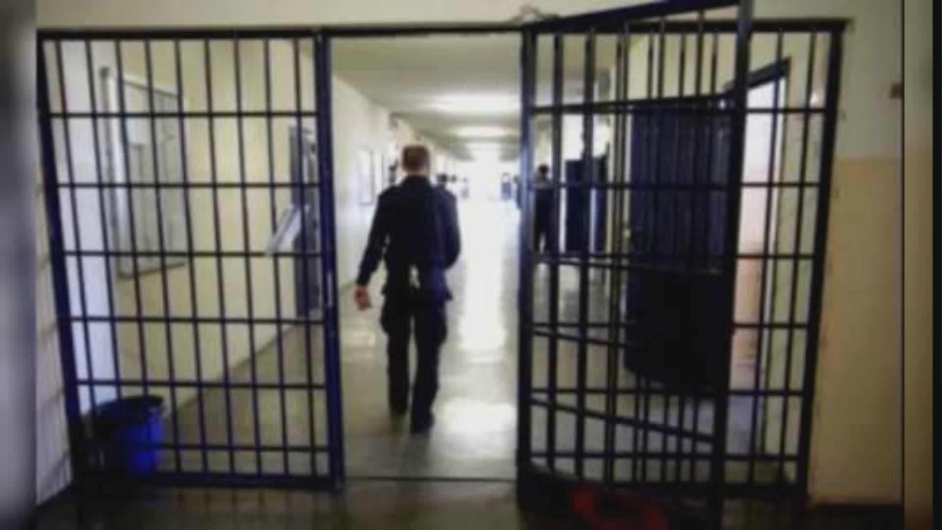 Genova: detenuto tenta suicidio, salvato in extremis da agenti