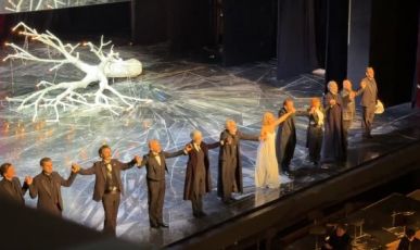 Carlo Felice: applausi per la Traviata in... bianco e nero