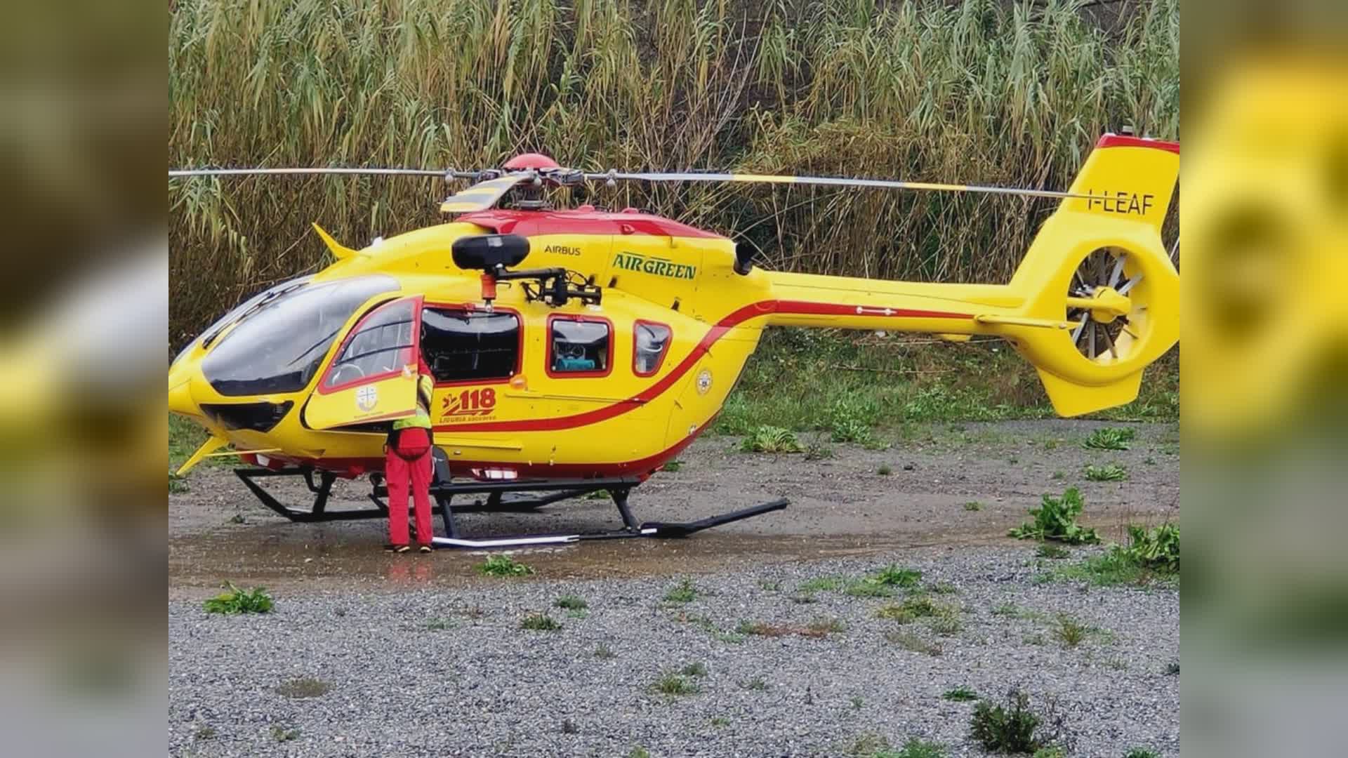 Imperia, paura a Chiusanico: uomo caduto da un albero in gravi condizioni