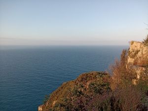 Sestri Levante: escursionista bloccato su falesia a Punta Manara, salvataggio con l'elicottero