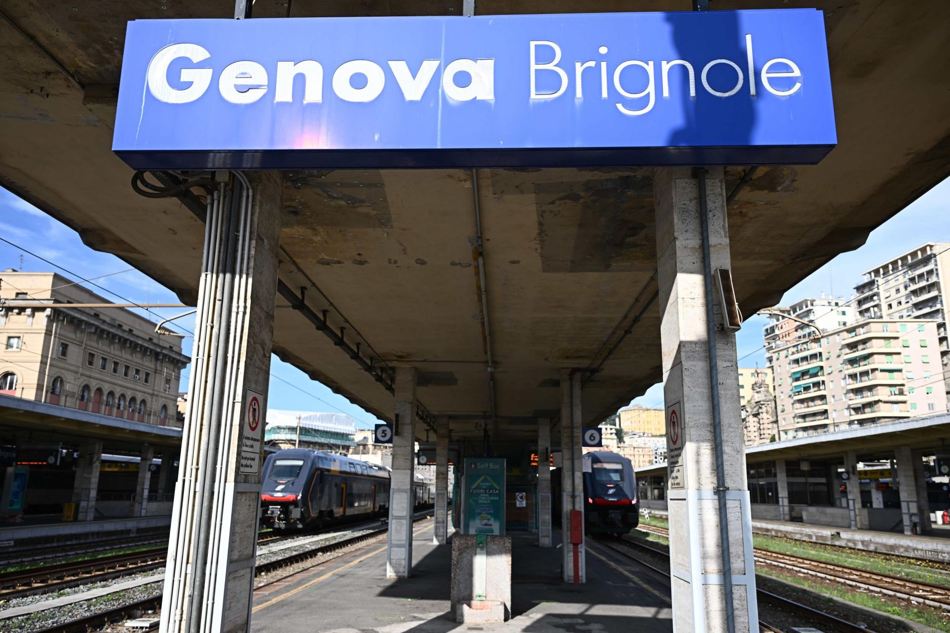 Genova, capotreno ferito alla stazione di Brignole: fermato l'aggressore