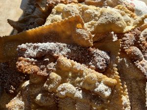Benvenuti in Liguria con la sfida tra sindaci e la ricetta delle bugie di Carnevale 