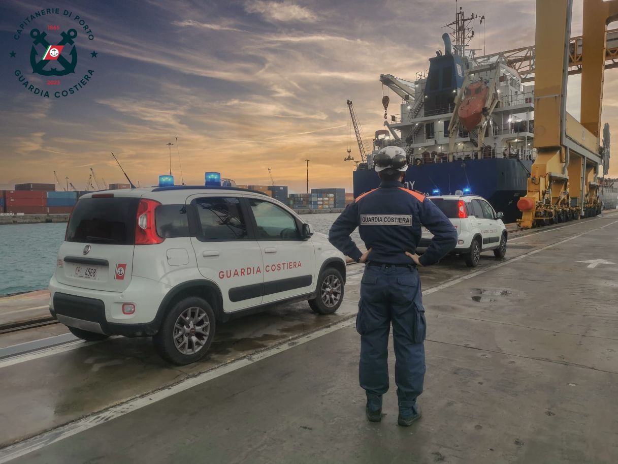 Genova: Guardia costiera ferma due navi mercantili per gravi irregolarità a bordo