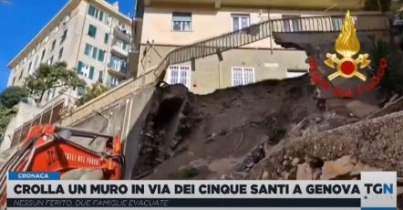 Genova, crolla muro in via dei 5 Santi: nessun ferito, due famiglie evacuate