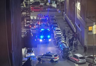 Genova, svastiche e bestemmie sui muri della chiesa di Santa Maria dei Servi: si indaga anche per un incendio doloso