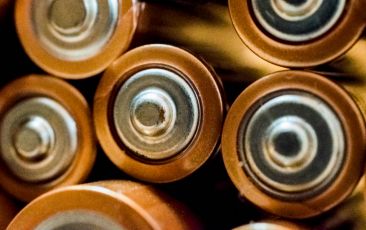 Batterie esauste, raccolta in calo in Italia nel 2024. E gli obiettivi europei restano lontani