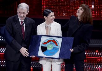 Sanremo 2025, Giorgia trionfa in duetto con Annalisa alla serata delle cover 