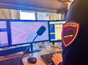 Savona, annuncia il suicidio sui social: salvata dalla Polizia