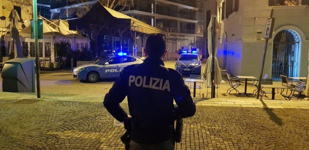 Savona, aggressione a poliziotti durante una lite: arrestati due uomini, chiuso un locale