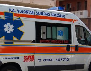 Sanremo, auto fuori strada a Bussana Vecchia: precipitata per sei metri, soccorsi in azione