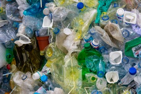 Riciclo della plastica, una nuova guida per trasformare i rifiuti in risorse