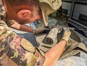 Sanremo, scoperta bomba a mano sotto un letto in una casa disabitata