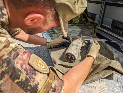 Sanremo, scoperta bomba a mano sotto un letto in una casa disabitata