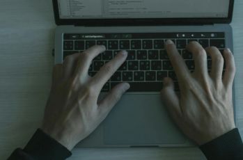 Hacker infiltrano i server di un’azienda genovese, truffa da 18mila euro con IBAN spagnoli