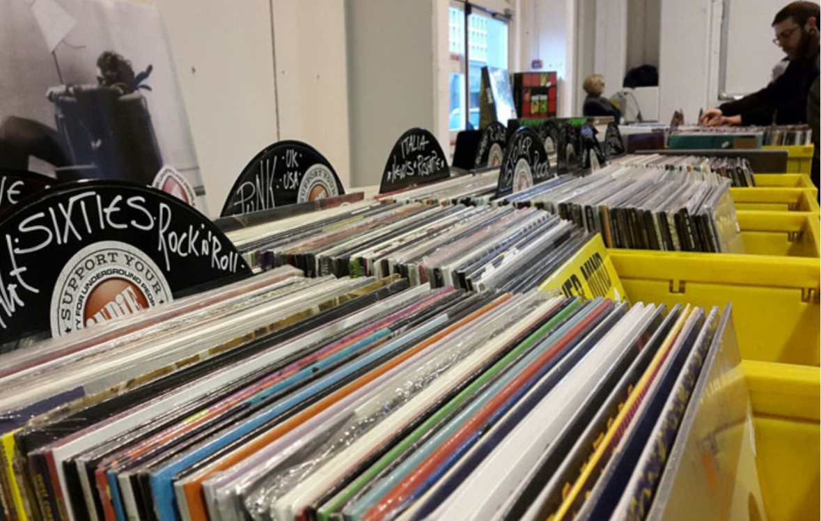 Genova, Fiera del Disco: due giorni di magia del vinile, dei mix e dei CD ai Magazzini del Cotone