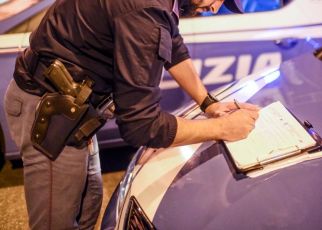 Genova, doppio intervento della Polizia: cocaina in strada e serra di cannabis scoperta dopo una lite