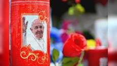 Papa Francesco: "Lieve miglioramento, condizioni restano critiche, insufficienza renale monitorata"