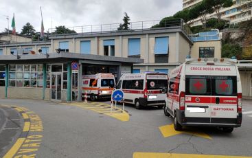 Genova, tenta di rubare la borsa a una paziente in pronto soccorso ma viene scoperto e fermato