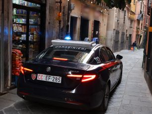 Blitz dei Carabinieri a Genova, un arresto e due denunce nel Centro storico