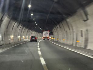 Auto in fiamme sulla A10 tra Spotorno e Feglino: conducente in salvo