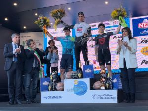 Ciclismo: Trofeo Laigueglia allo spagnolo Ayuso, volata vincente su Scaroni e Storer