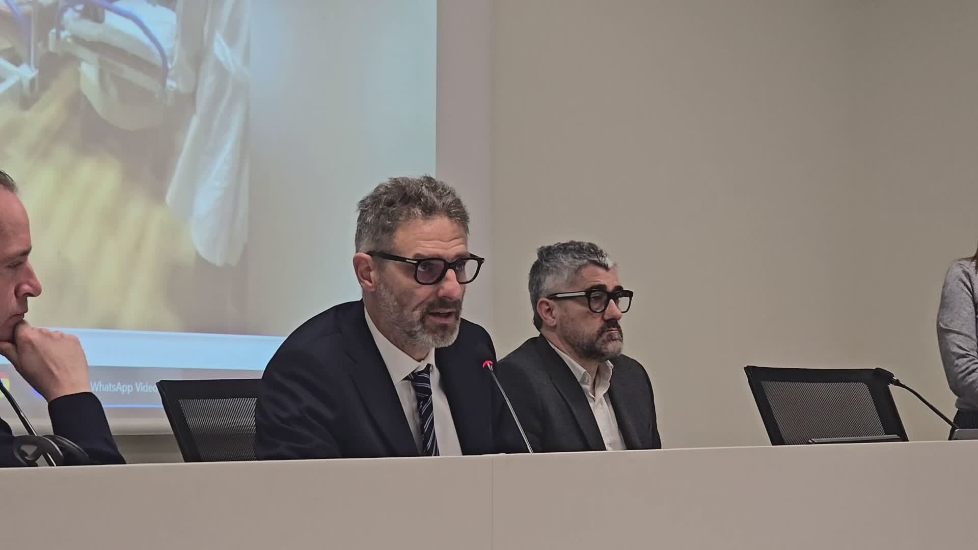 Pronto soccorso a Genova, il M5S punta il dito su sicurezza e condizioni di lavoro: "Ogni infermiere gestisce 25 barelle, insostenibile"