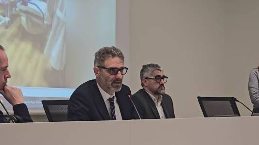 Pronto soccorso a Genova, il M5S punta il dito su sicurezza e condizioni di lavoro: "Ogni infermiere gestisce 25 barelle, insostenibile"