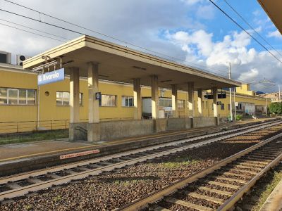 Genova, capotreno accoltellato: feritore patteggia tre anni e torna in libertà