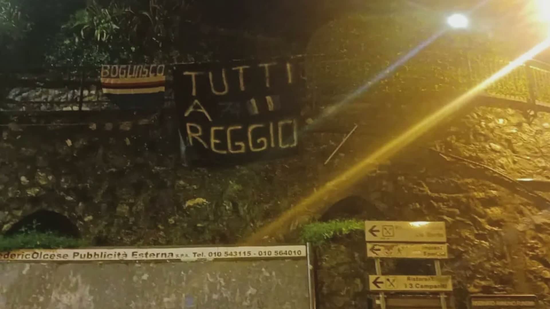 Sampdoria, striscione a Bogliasco: "Tutti a Reggio". Ma i Gruppi della Sud disertano