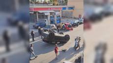 Genova, auto ribaltata a Quinto: strada chiusa e poi riaperta