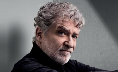 Genova, ‘Ma per fortuna che c’era il Gaber’: Gioele Dix omaggia l'inimitabile signor G al Politeama