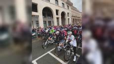 Ciclismo, partita da Genova la Sanremo Women: 140 atlete sfrecciano sulla Sopraelevata (VIDEO)