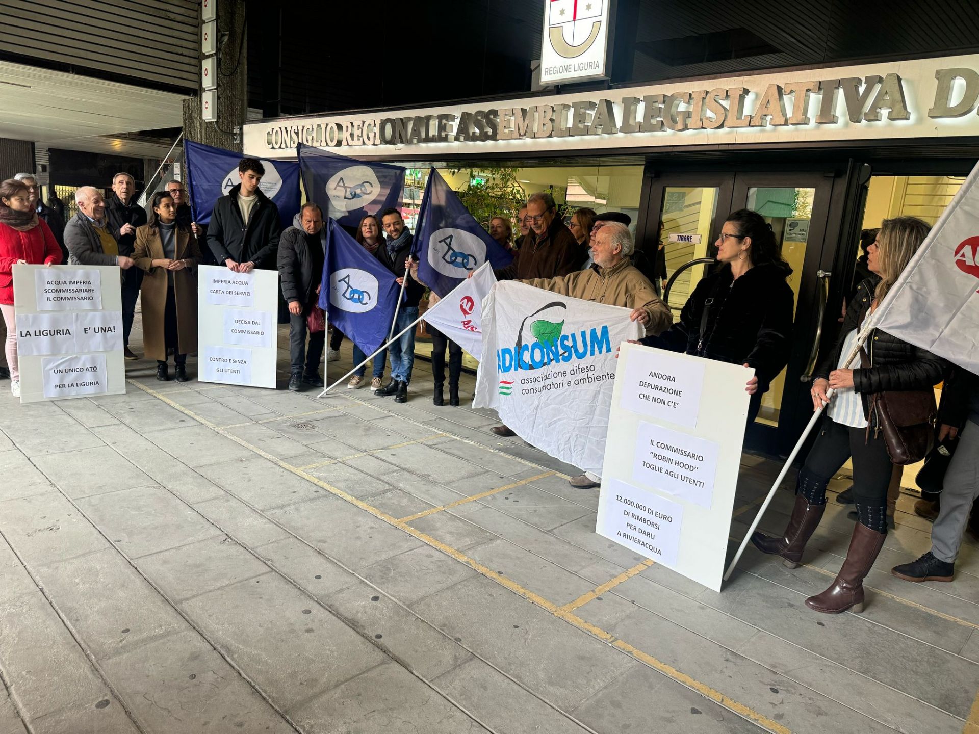 Liguria, Assoutenti protesta in consiglio regionale sulla depurazione: chiesto il commissariamento per il garante idrico