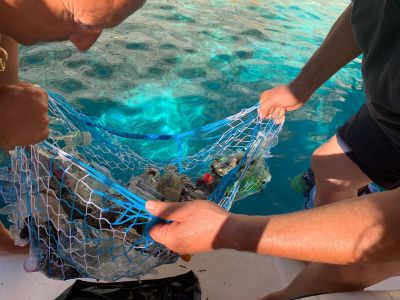 La plastica del mare da rifiuto a risorsa per filiera cemento
