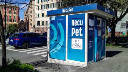 Genova, arrivano gli ecocompattatori solari: la novità per il riciclo della plastica