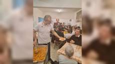 Genova, Piciocchi alla mensa con grembiule e guanti per sostenere il pellegrinaggio a Lourdes