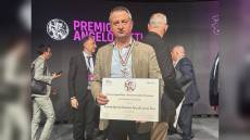 Vinitaly 2025, vicepresidente Piana assegna a Lorenzo Turco premio “Angelo Betti - Benemeriti della vitivinicoltura italiana”