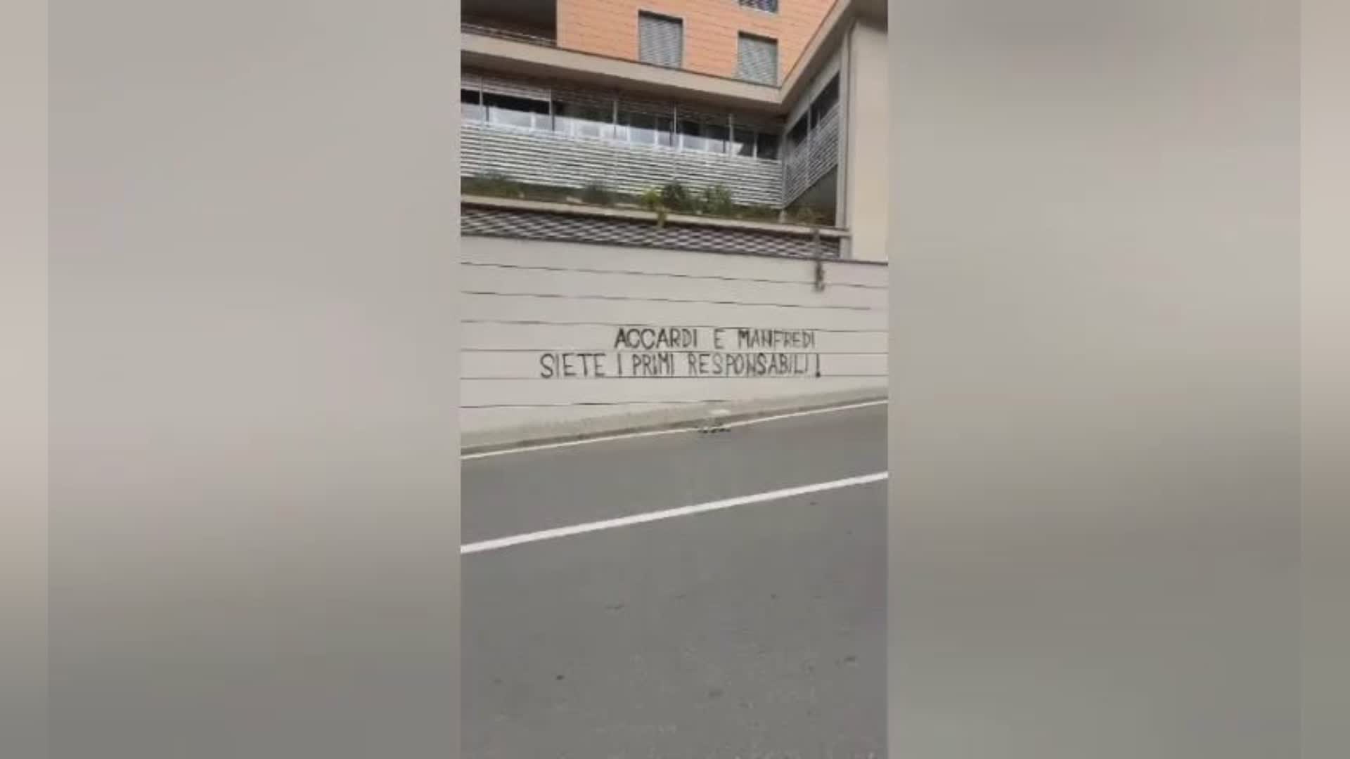 Sampdoria, scritte contro Manfredi, Accardi e Semplici sui muri della sede a Bogliasco